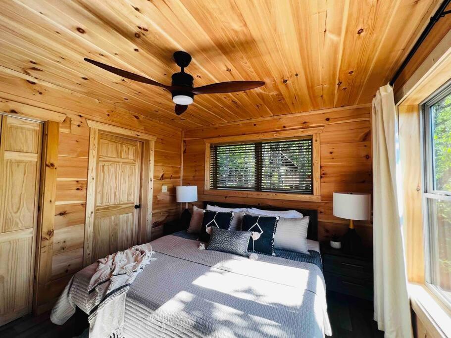 Cloudchaser Cabin, Private, New Cabin, 2 Kings, Cozy, Modern, Hot Tub, View, Theater Villa Sevierville Eksteriør bilde