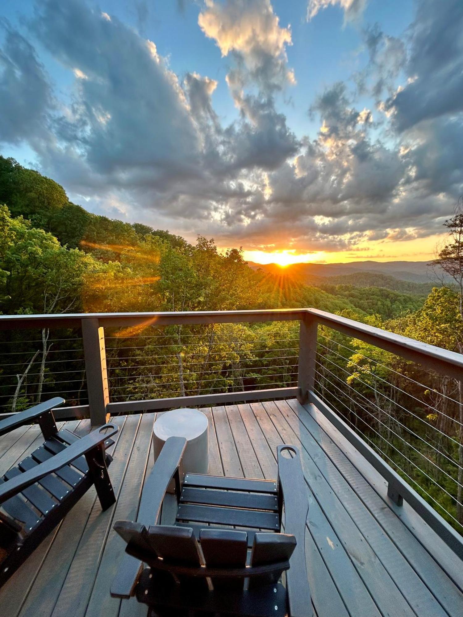 Cloudchaser Cabin, Private, New Cabin, 2 Kings, Cozy, Modern, Hot Tub, View, Theater Villa Sevierville Eksteriør bilde