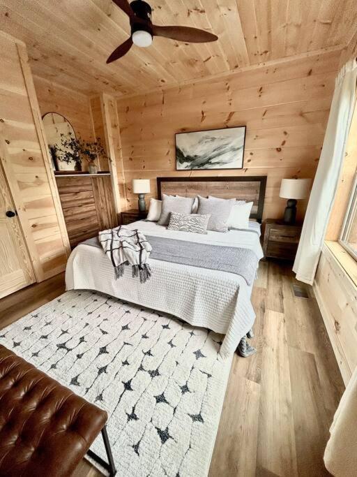 Cloudchaser Cabin, Private, New Cabin, 2 Kings, Cozy, Modern, Hot Tub, View, Theater Villa Sevierville Eksteriør bilde