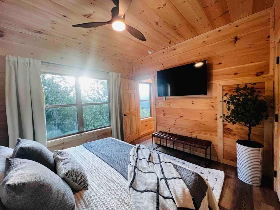 Cloudchaser Cabin, Private, New Cabin, 2 Kings, Cozy, Modern, Hot Tub, View, Theater Villa Sevierville Eksteriør bilde